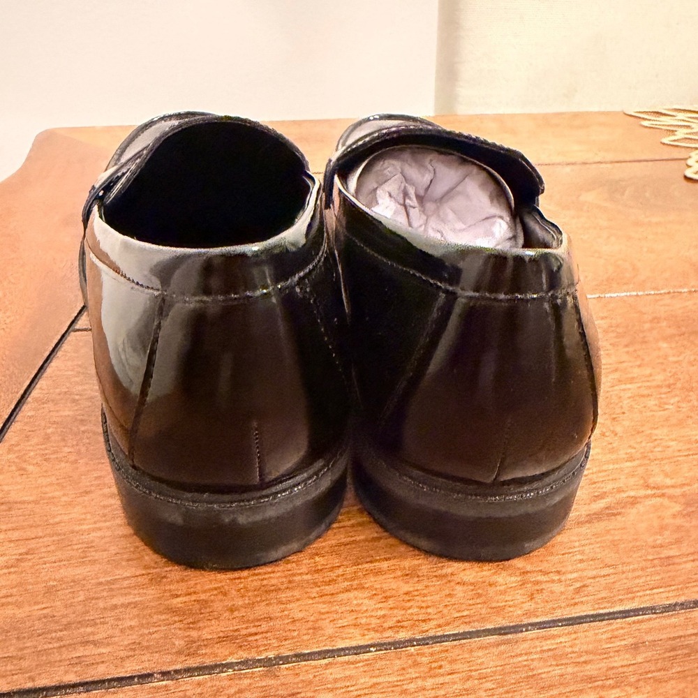 Marc Fisher Womens Black Patent Penny Loafers Size 9M Slip On Dress Shoes - Picture 2 of 7
